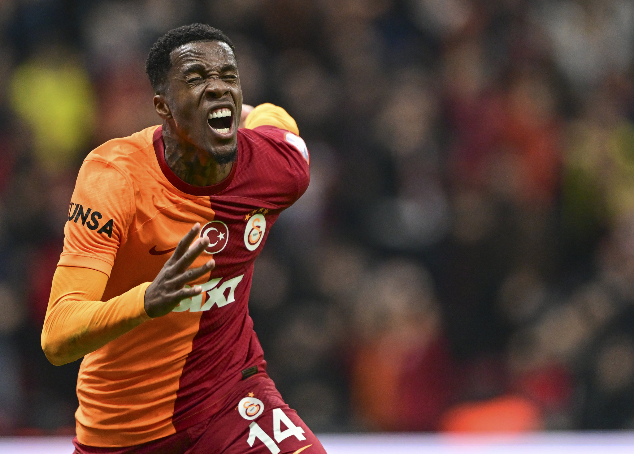 transfer haberleri galatasarayda wilfried zaha defteri kapaniyor iste yeni adresi 6 HrvMcSVk