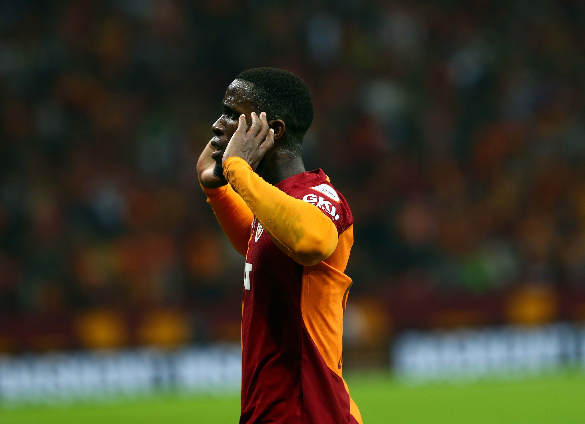 transfer haberleri galatasarayda wilfried zaha defteri kapaniyor iste yeni adresi 9 DJNHBKpA