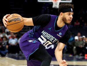 Charlotte Hornets Seth Curry ile Yeniden Anlaştı