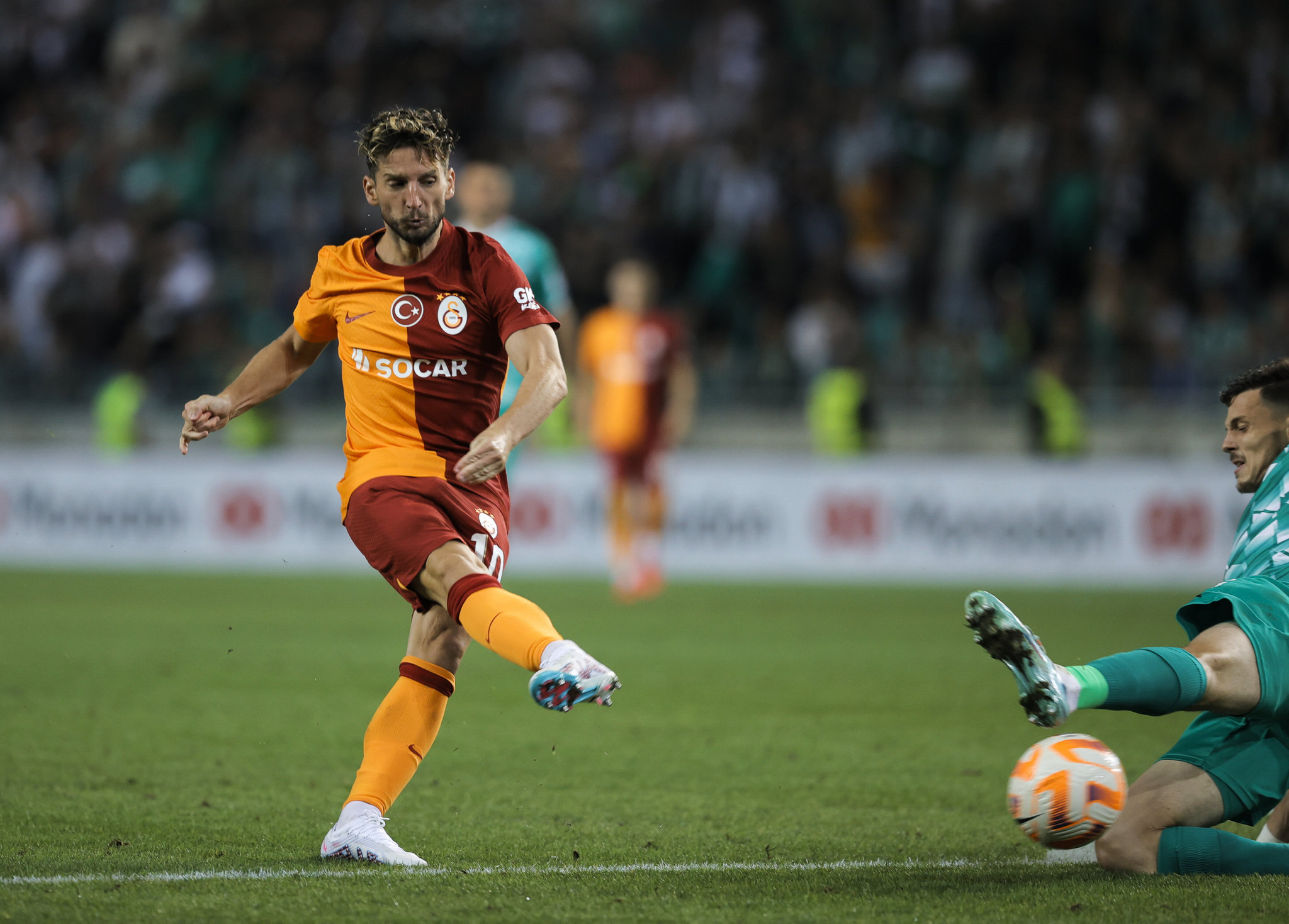 Dries Mertens Galatasaray İle Yollarını Ayırıyor