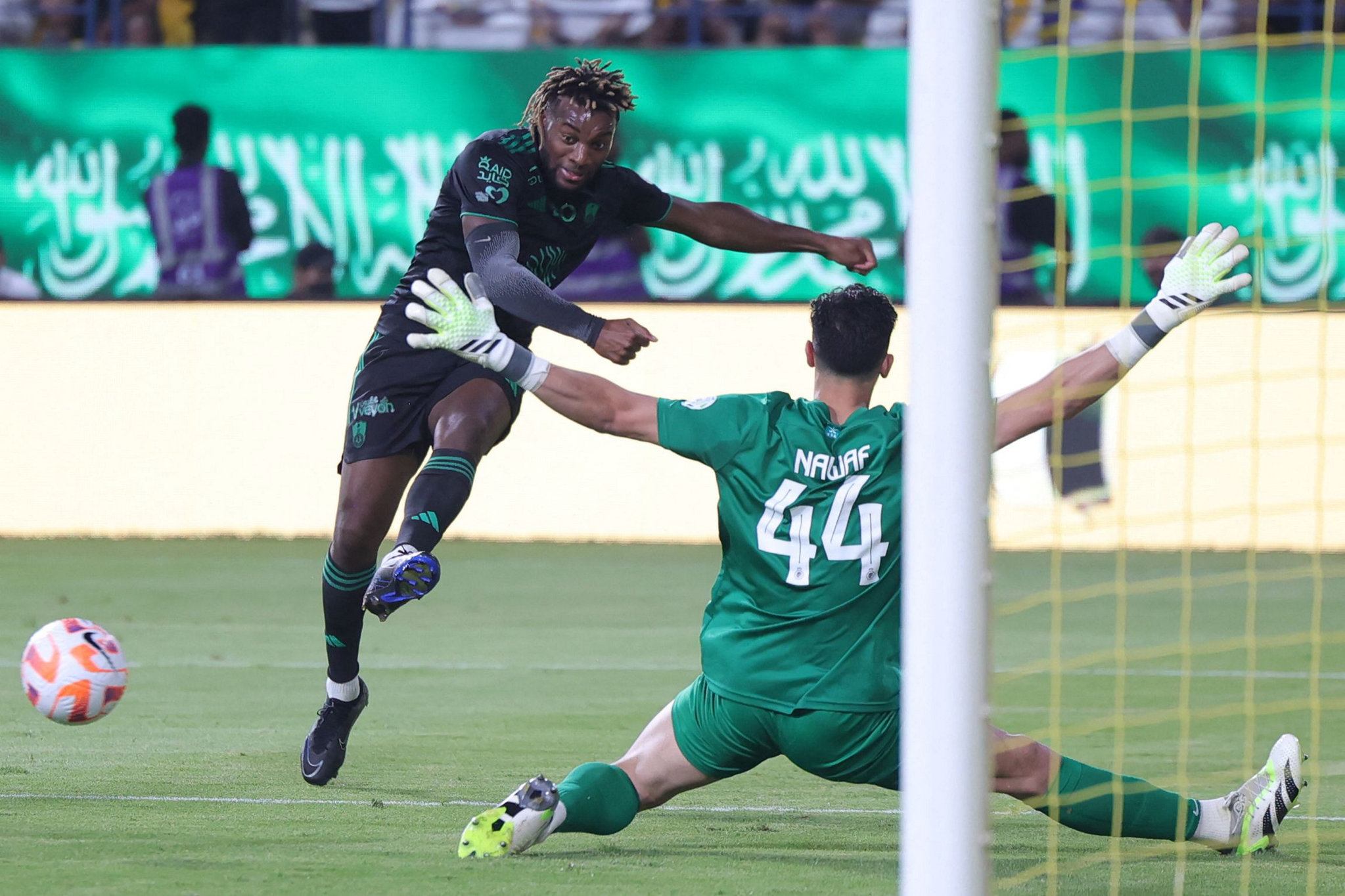 Fenerbahçe Sol Kanat İçin Saint-Maximin Transferi