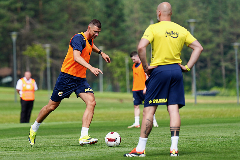 Fenerbahçe Sportif Direktörü Mario Branco: 'Edin Dzeko Takımda Kalacak'