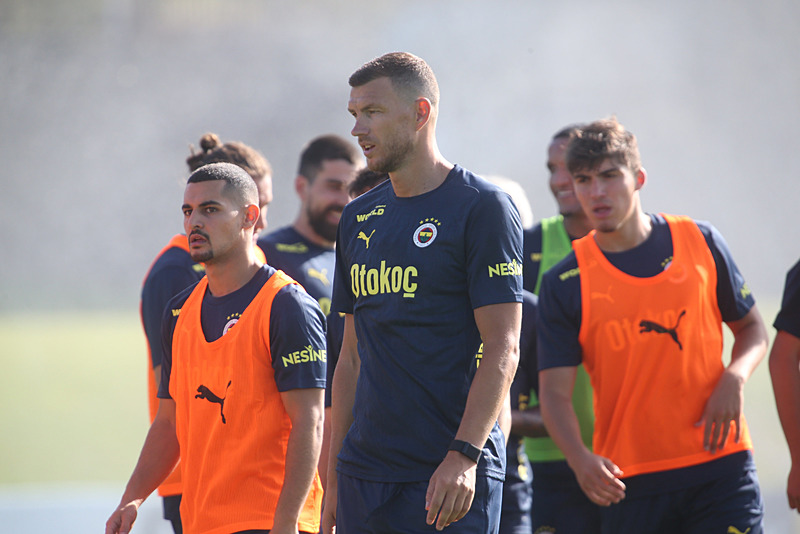 Fenerbahçe Sportif Direktörü Mario Branco: 'Edin Dzeko Takımda Kalacak'