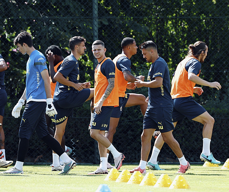 Fenerbahçe'de Transfer Hareketliliği Devam Ediyor