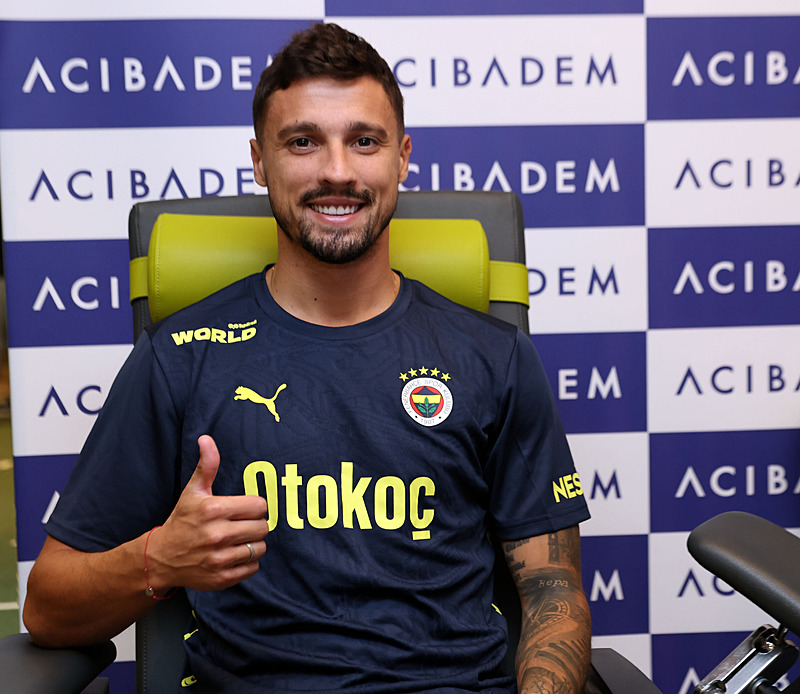 Fenerbahçe'de Transfer Hareketliliği Devam Ediyor