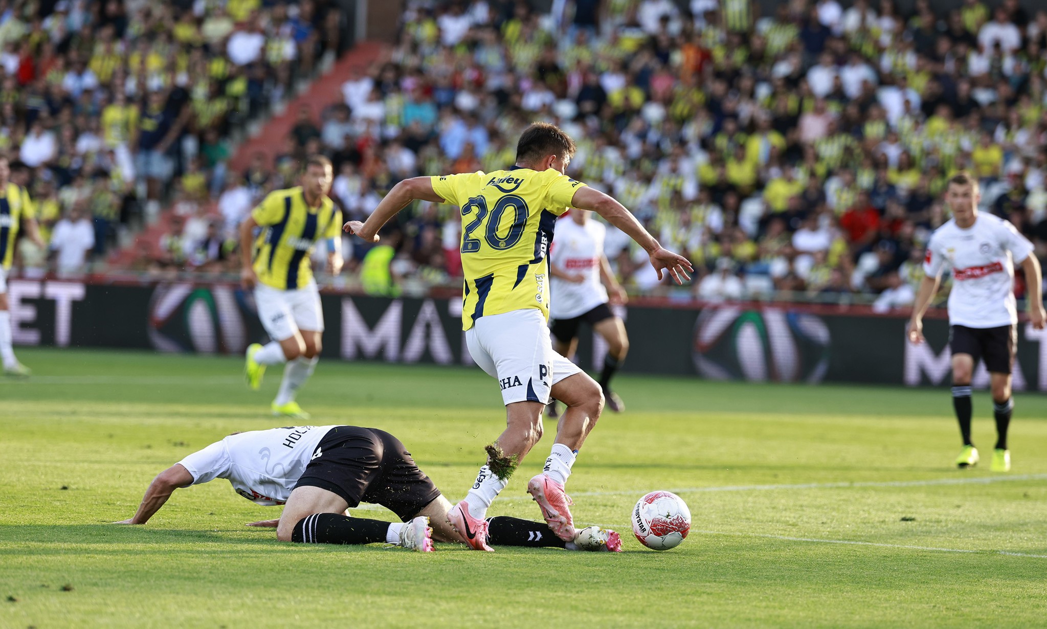 Fenerbahçe'nin Avusturya Kampı ve Transfer Gelişmeleri