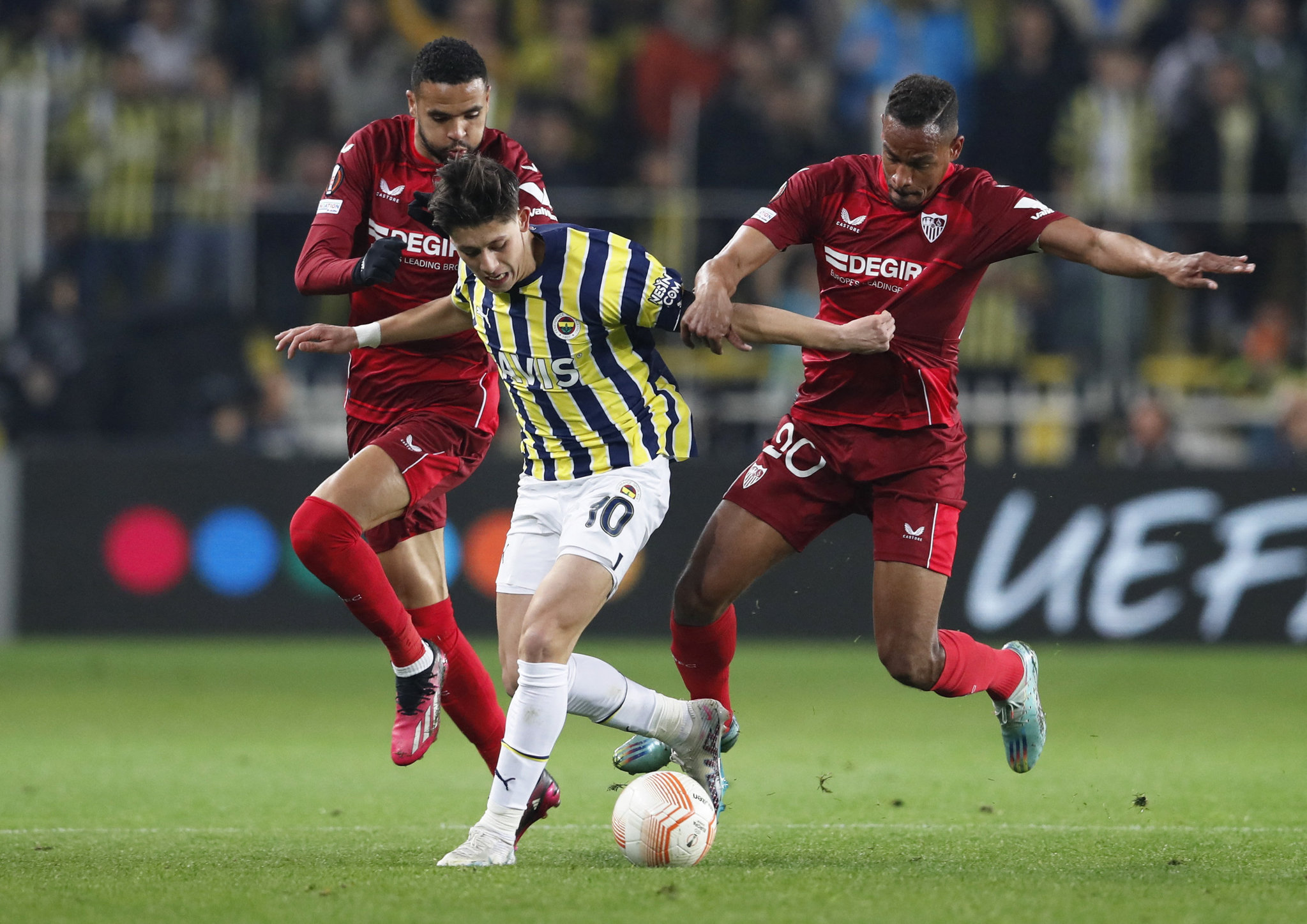 Fenerbahçe'nin Golcü Arayışları: Youssef En-Nesyri Transferinde Gelişmeler