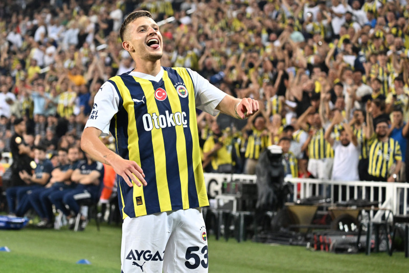 Fenerbahçe'nin Parlayan Yıldızı Sebastian Szymanski, Tottenham'un Gündeminde!