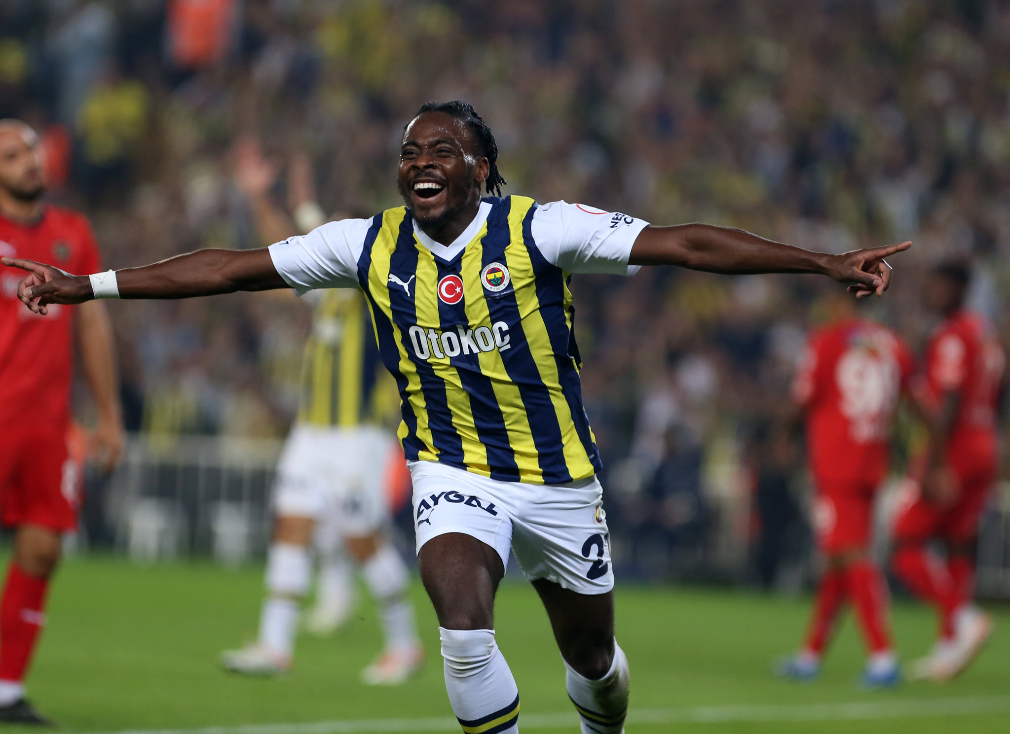 Fenerbahçe'nin Transfer Çalışmaları ve Bright Osayi-Samuel Transferi