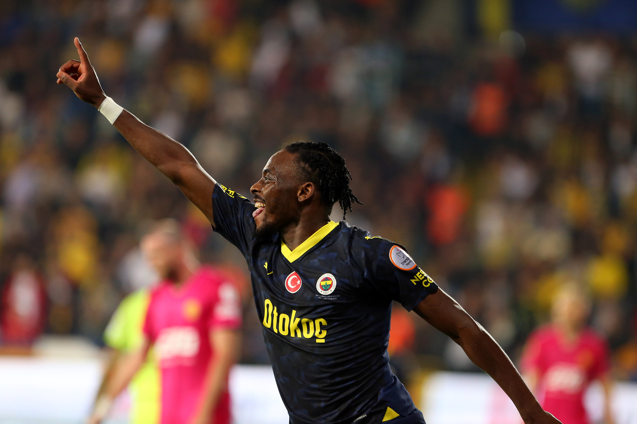 Fenerbahçe'nin Transfer Çalışmaları ve Bright Osayi-Samuel Transferi