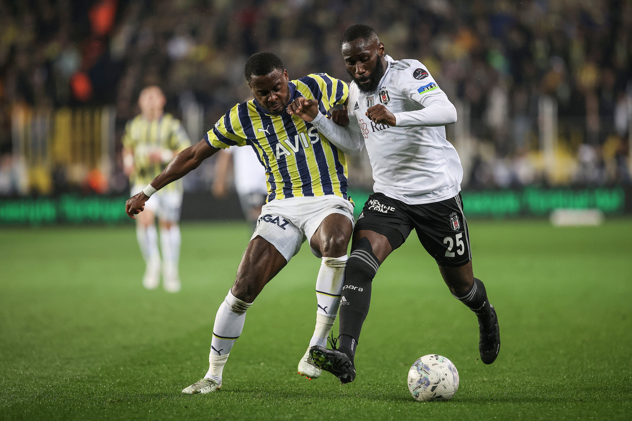 Fenerbahçe'nin Transfer Çalışmaları ve Bright Osayi-Samuel Transferi