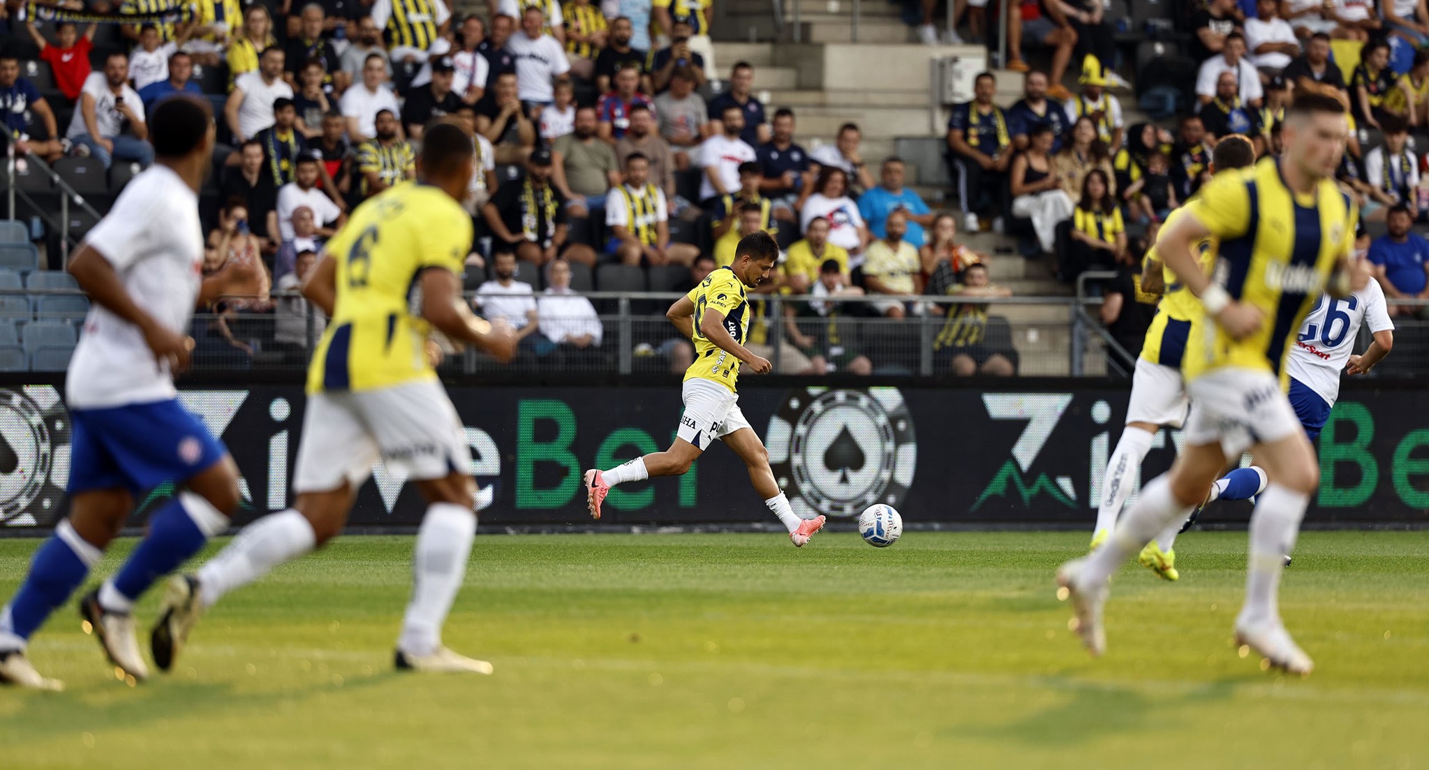 Fenerbahçe'nin Transfer Gündemine Flaş Bir İsim Düşüyor: Emre Demir!