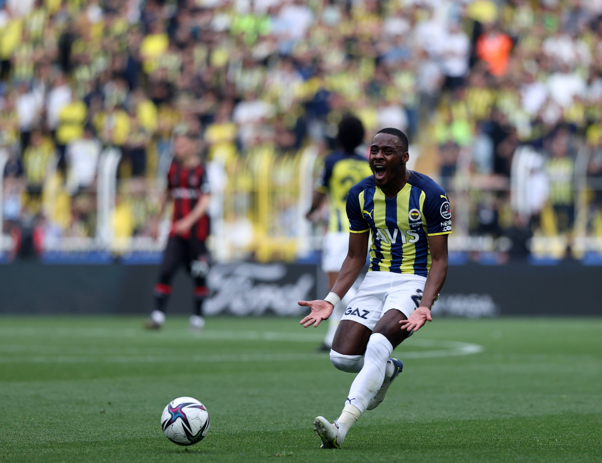 Fenerbahçe'nin Transferi Bright Osayi-Samuel İçin İngiltere'den 3 Talip Çıktı