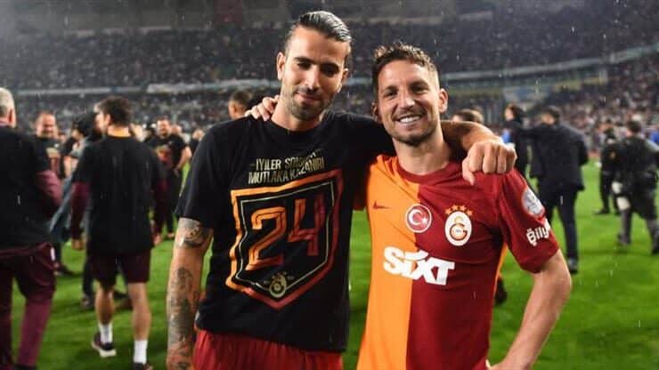 Galatasaray, Dries Mertens ile Yeni Sözleşme İmzaladı