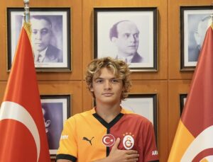 Galatasaray’da Genç Oyuncu Efe Akman’a Profesyonel Sözleşme