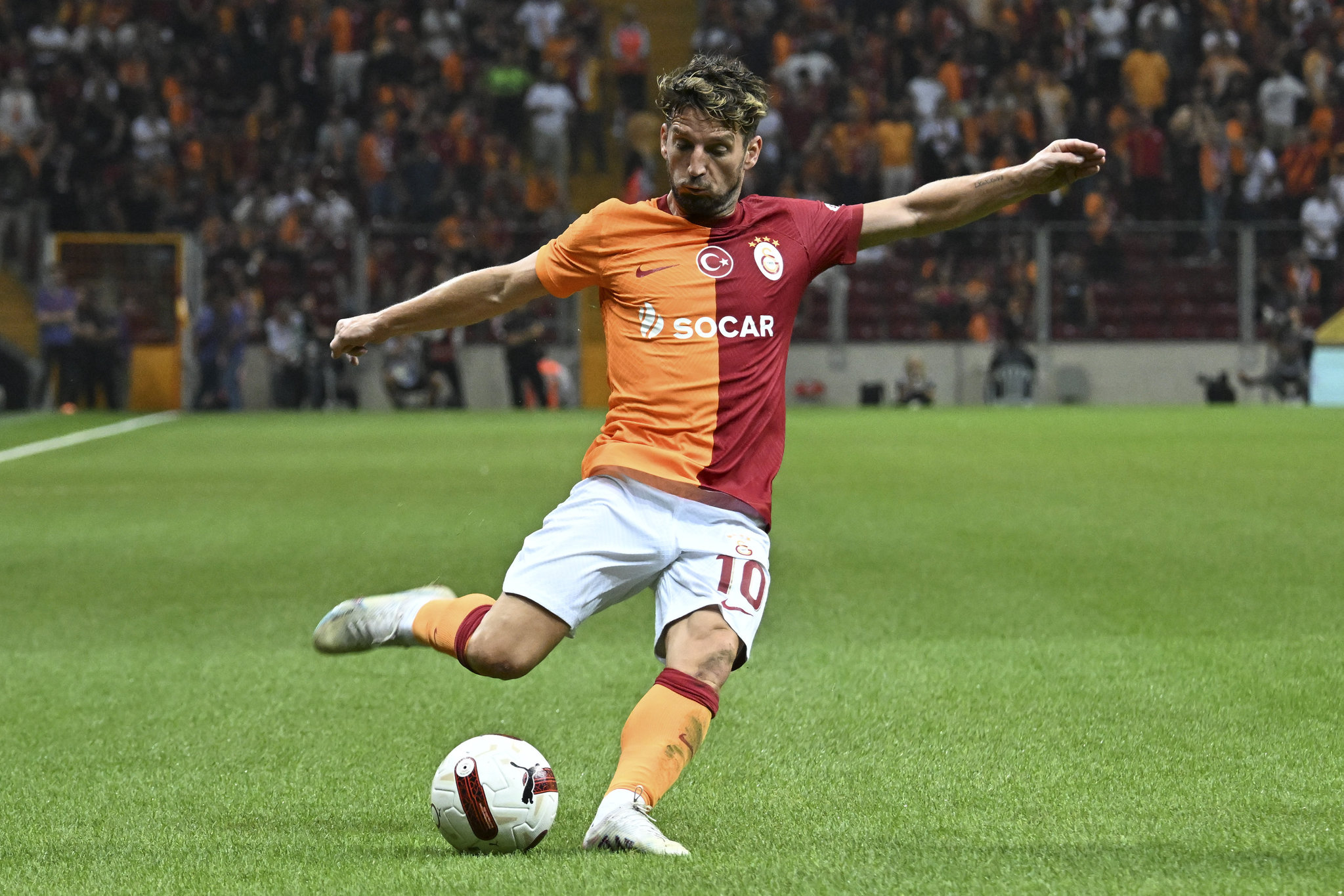 Galatasaray'da Transfer ve Yenileme Çalışmaları Devam Ediyor