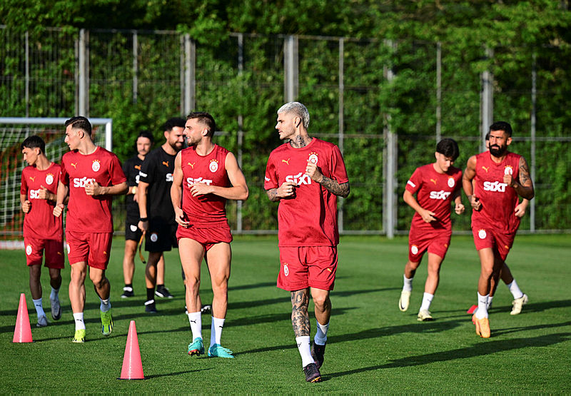 Galatasaray'ın Süper Lig Zaferi ve Transfer Hareketliliği