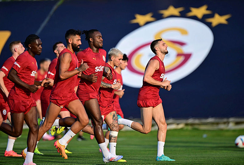 Galatasaray'ın Süper Lig Zaferi ve Transfer Hareketliliği