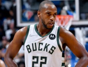 Khris Middleton Ameliyat Geçirdi