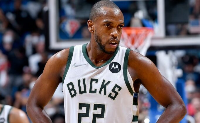 Khris Middleton Ameliyat Geçirdi