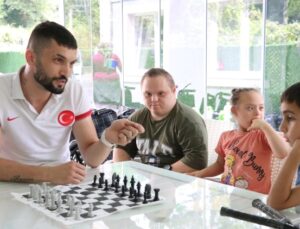 Milli Bilek Güreşçisi Sezer Uslucuk Engelli Bireylere Sporla Işık Tutuyor