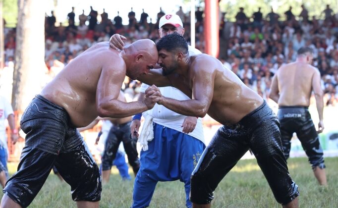 Tarihi Kırkpınar Yağlı Güreşleri’nde 8 Başpehlivan Çeyrek Finale Yükseldi