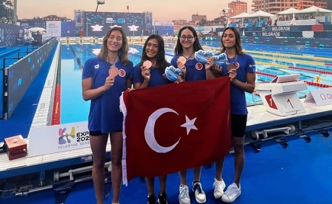 Türkiye Kadınlar 4x200m Serbest Bayrak Takımı Paris 2024 Olimpiyatları’na Davet Aldı