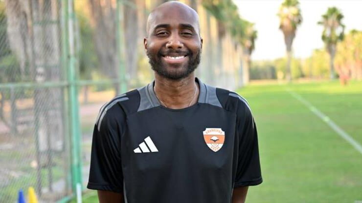 Adanaspor’un Teknik Direktörü Sol Bamba’dan Açıklamalar: Takımın Hedefleri ve Taktik Anlayışı