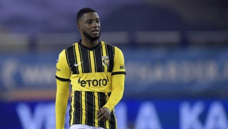 Beşiktaş, Stoper İçin Riechedly Bazoer ile Görüşüyor