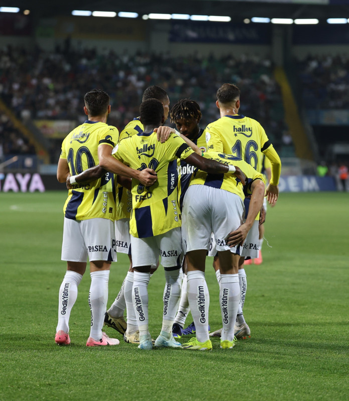 Fenerbahçe, Çaykur Rizespor'u 5-0 Geçti: Fred'in Hat-trick'i