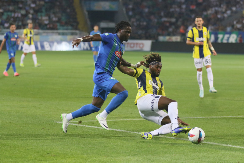 Fenerbahçe, Çaykur Rizespor'u 5-0 Mağlup Etti