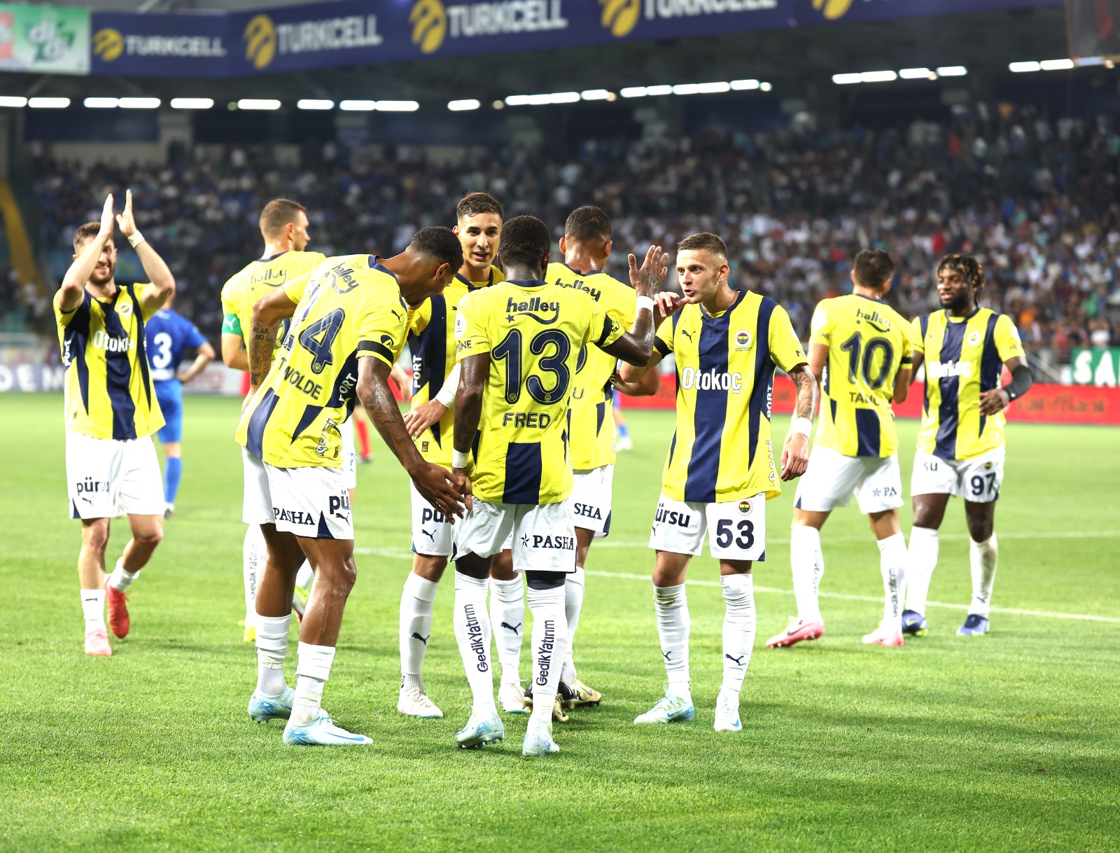 Fenerbahçe, Corendon Alanyaspor ile Önemli Maça Çıkıyor