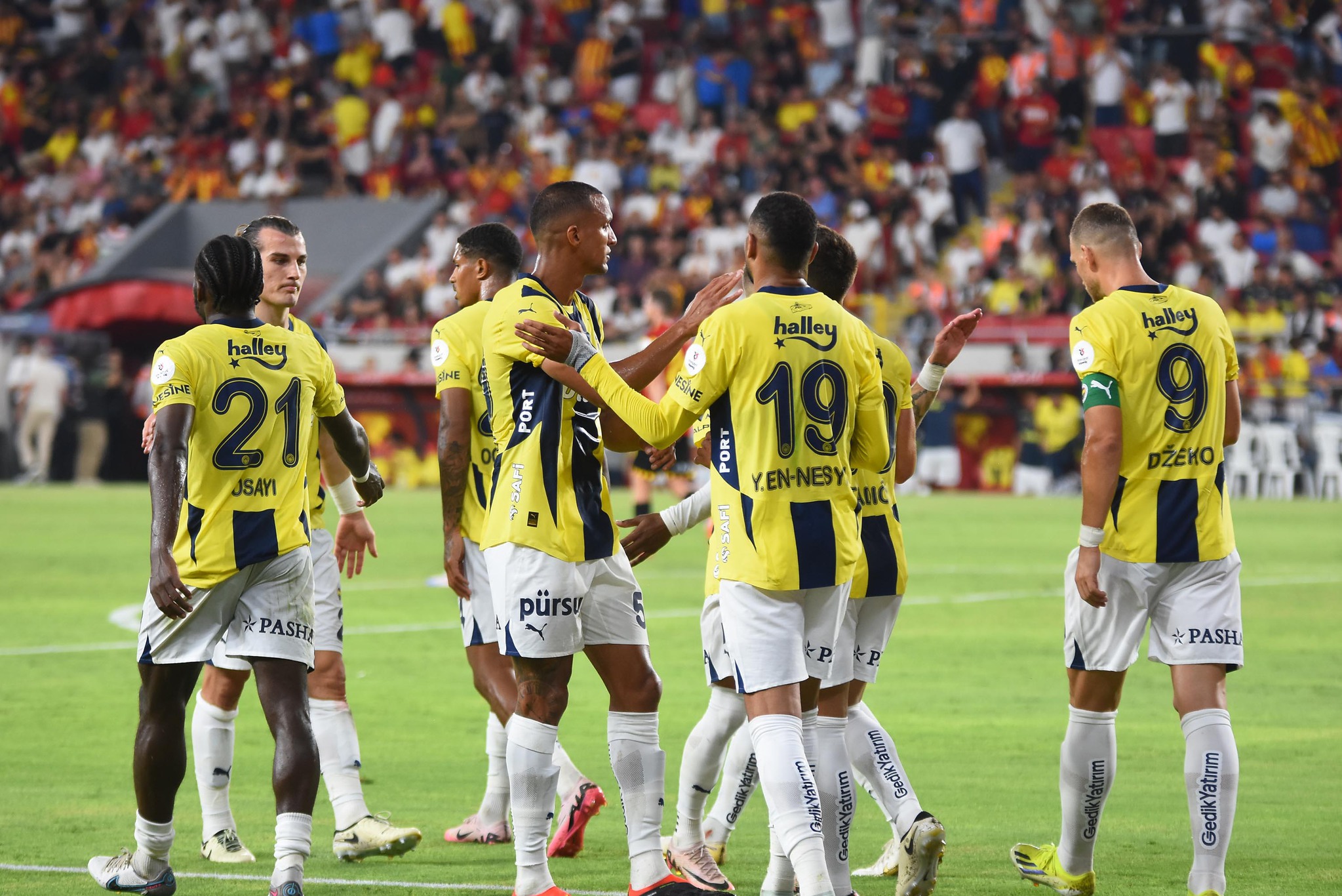 Fenerbahçe Üstünlüğünü Koruyamadı