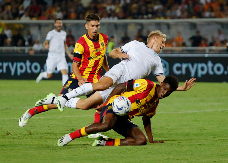 Fenerbahçe, Göztepe ile Beraber Kaldı: Transfer Gelişmeleri