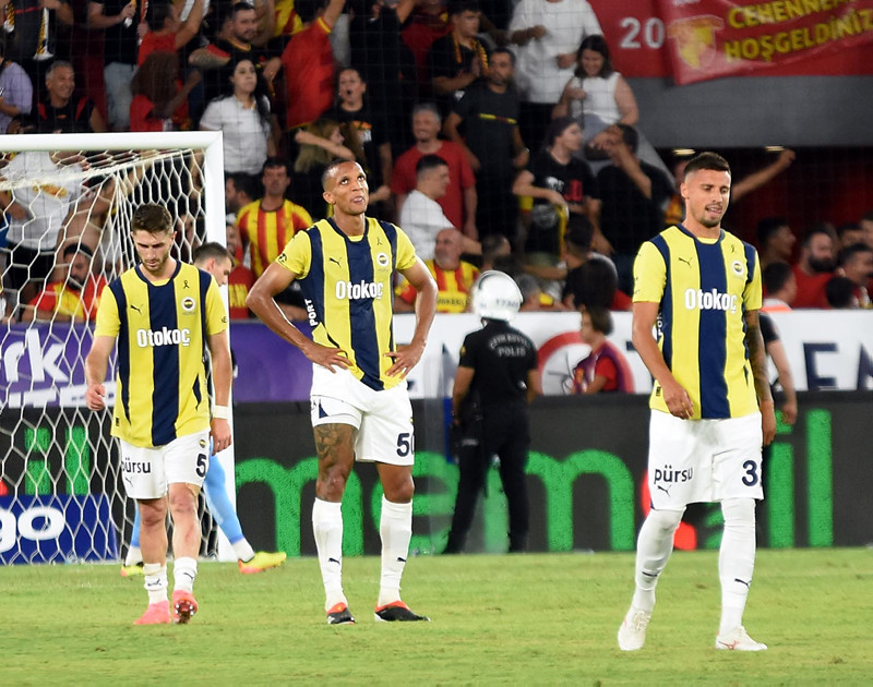 Fenerbahçe, Göztepe ile Beraber Kaldı: Transfer Gelişmeleri