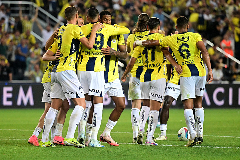 Fenerbahçe, Göztepe'ye Konuk Oluyor: Muhtemel 11 Belli Oldu