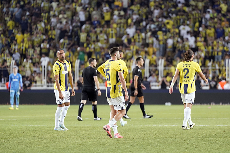 Fenerbahçe, Göztepe'ye Konuk Oluyor: Muhtemel 11 Belli Oldu