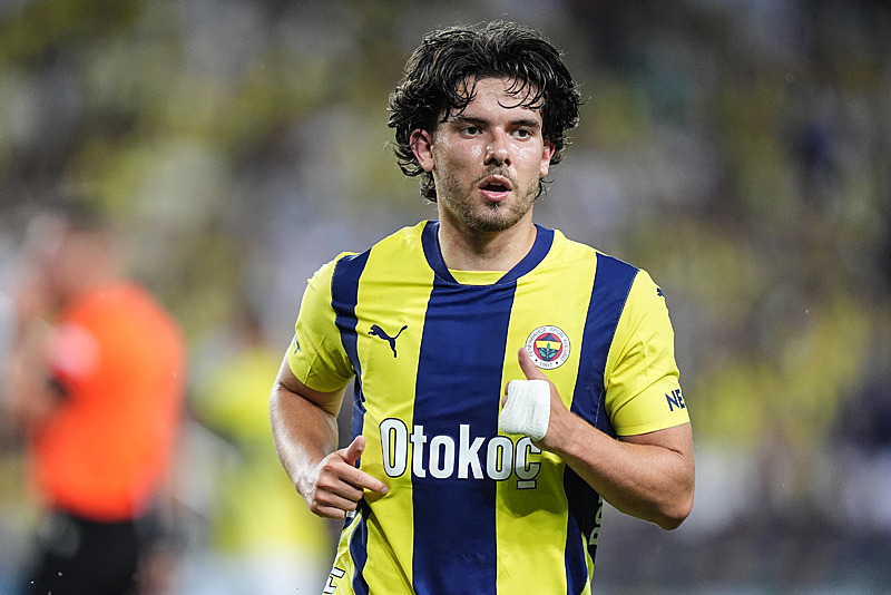 Fenerbahçe'de Ferdi Kadıoğlu için Transfer Gelişmeleri