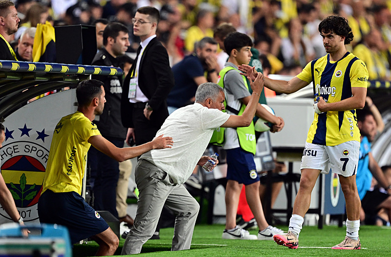 Fenerbahçe'de Ferdi Kadıoğlu için Transfer Gelişmeleri