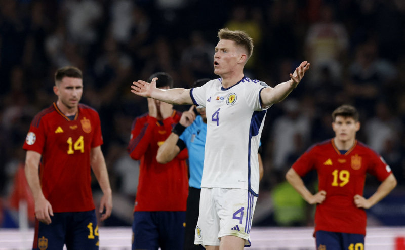 Fenerbahçe'de Mourinho Dönemi ve McTominay Transfer Yarışı