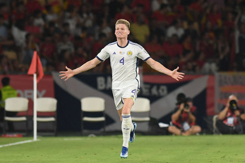 Fenerbahçe'de Mourinho Dönemi ve McTominay Transfer Yarışı