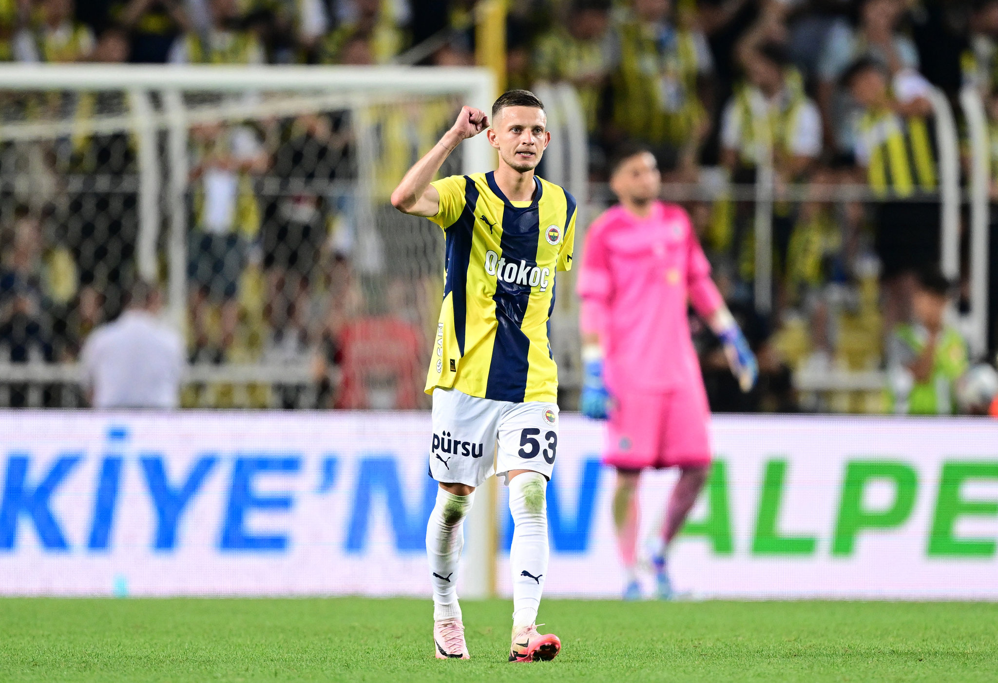 Fenerbahçe'de Sebastian Szymanski ve Transfer Gelişmeleri