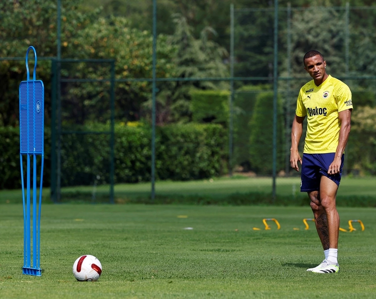 Fenerbahçe'de Transfer Gelişmeleri: Rodrigo Becao ve Joao Pedro