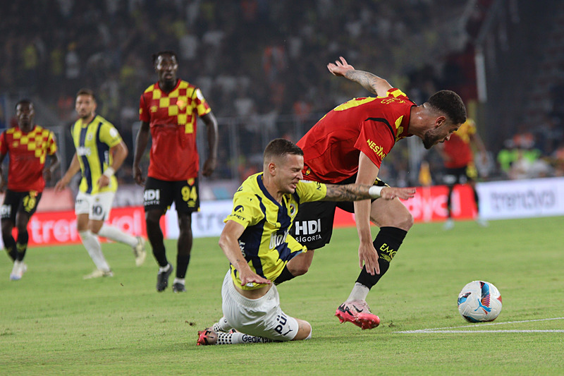 Fenerbahçe'nin Göztepe ile Maç Analizi: Denemeler ve Yanılmalar