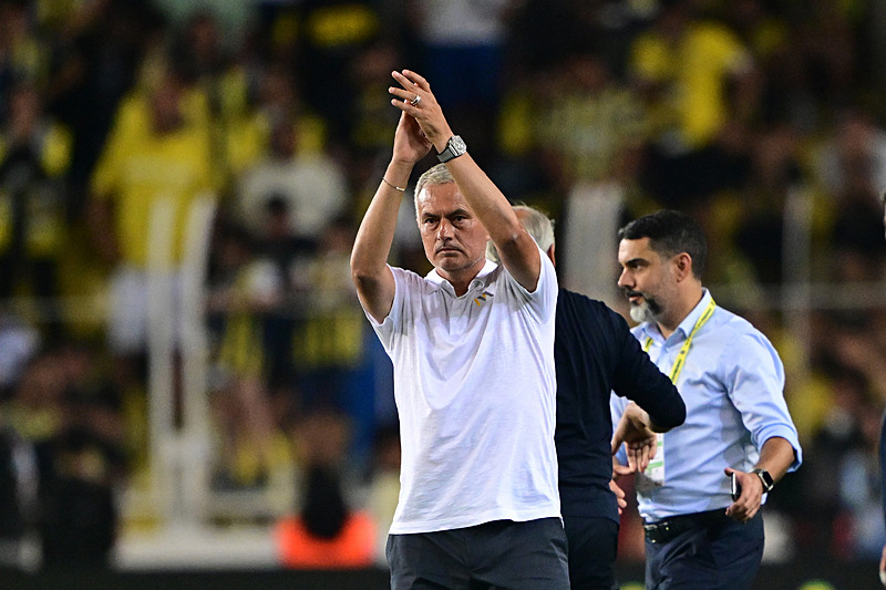 Fenerbahçe'nin Orta Saha Sorunları ve Transfer Gelişmeleri