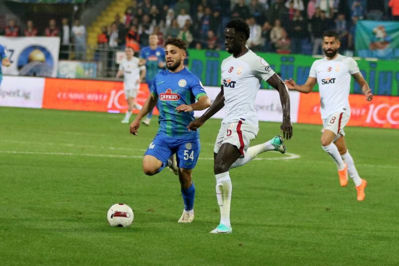 Galatasaray, Davinson Sanchez için Napoli'den Gelen Teklife Olumsuz Yanıt Verdi