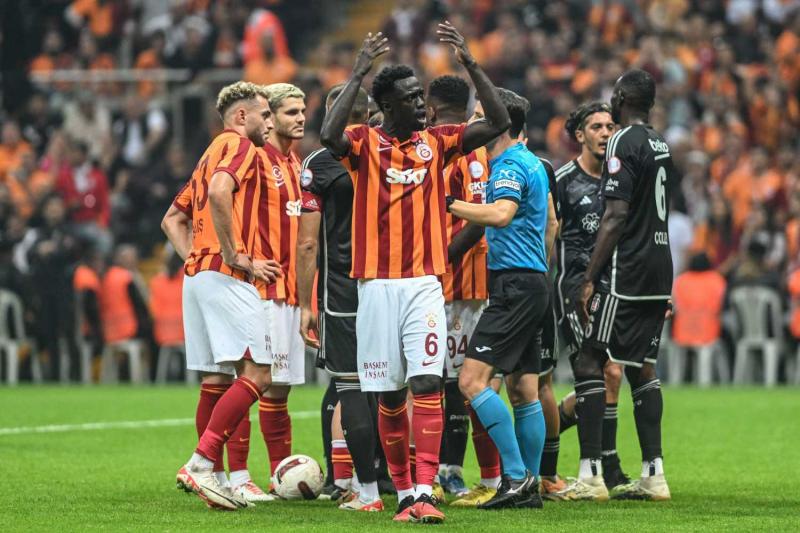 Galatasaray, Davinson Sanchez için Napoli'den Gelen Teklife Olumsuz Yanıt Verdi