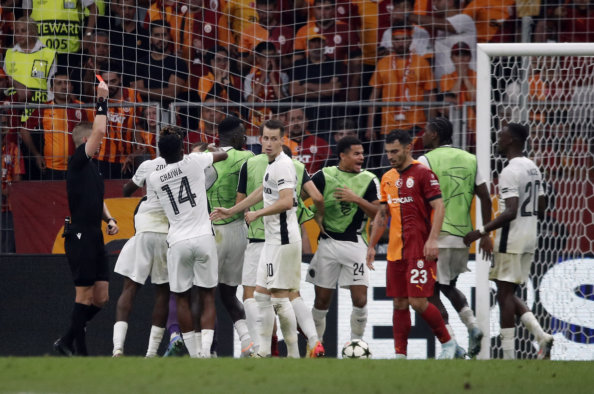 Galatasaray, UEFA Şampiyonlar Ligi'ne Veda Etti