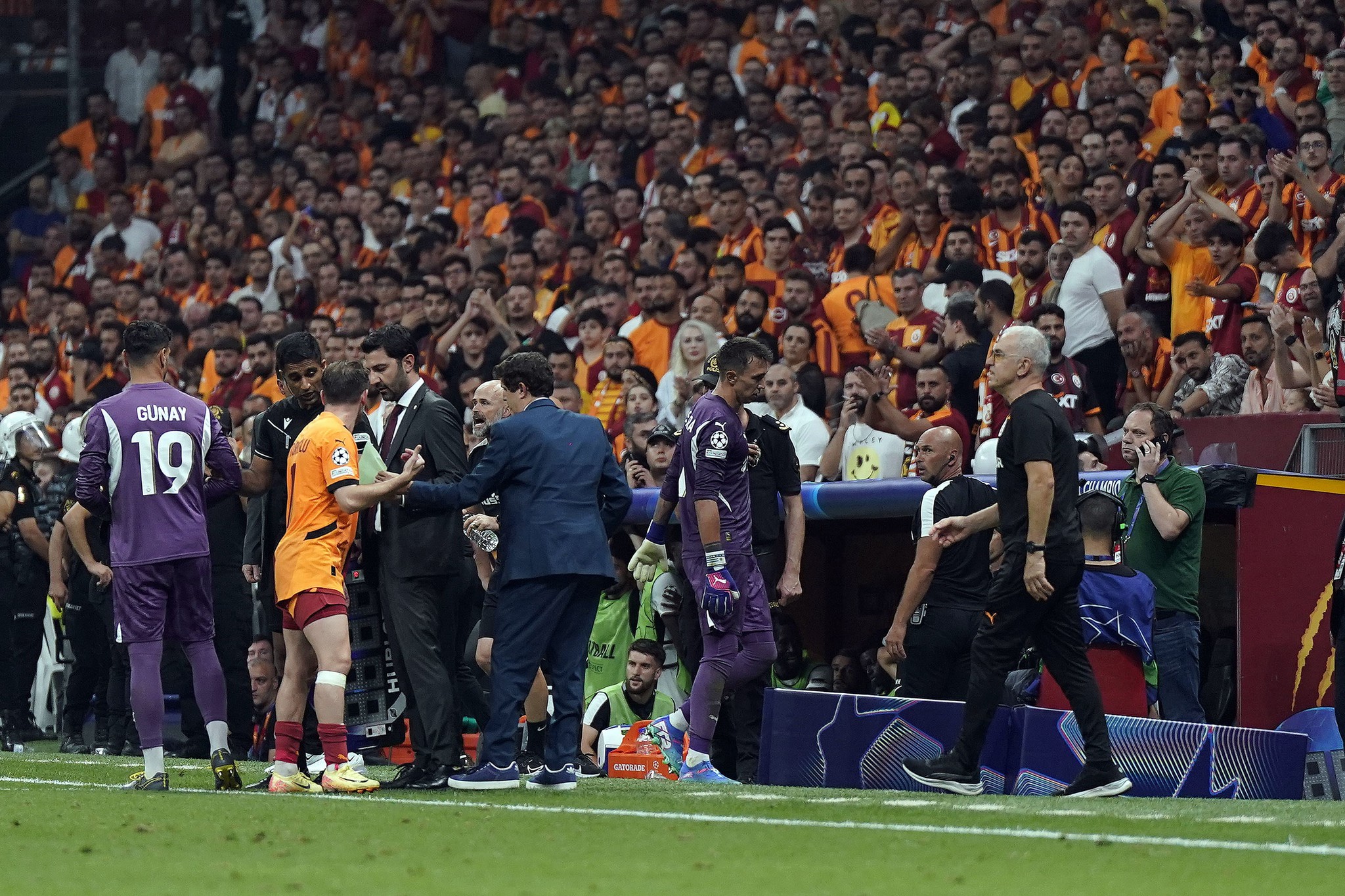 Galatasaray, UEFA Şampiyonlar Ligi'ne Veda Etti