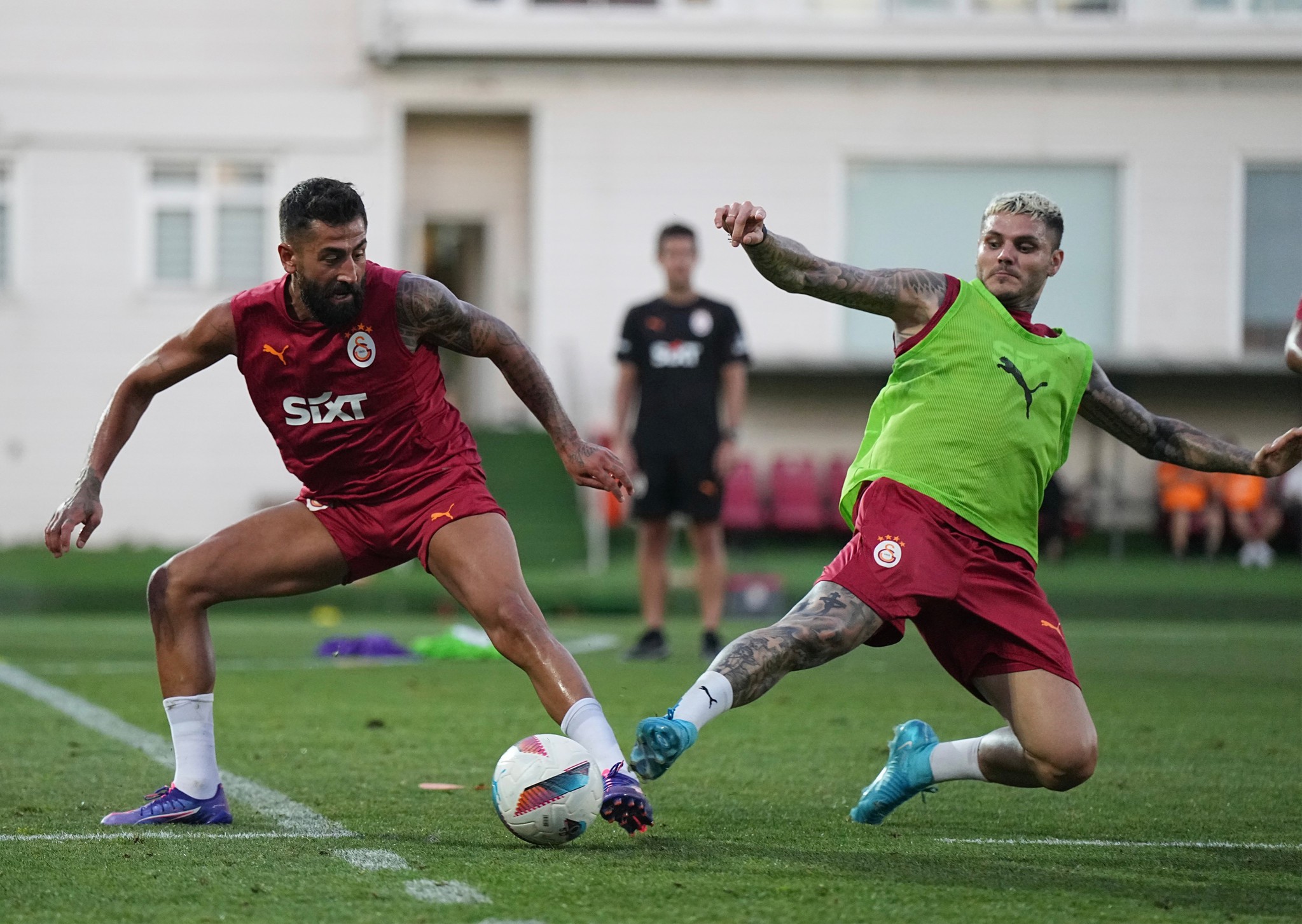 Galatasaray'da Stoper Transferi Hareketliliği